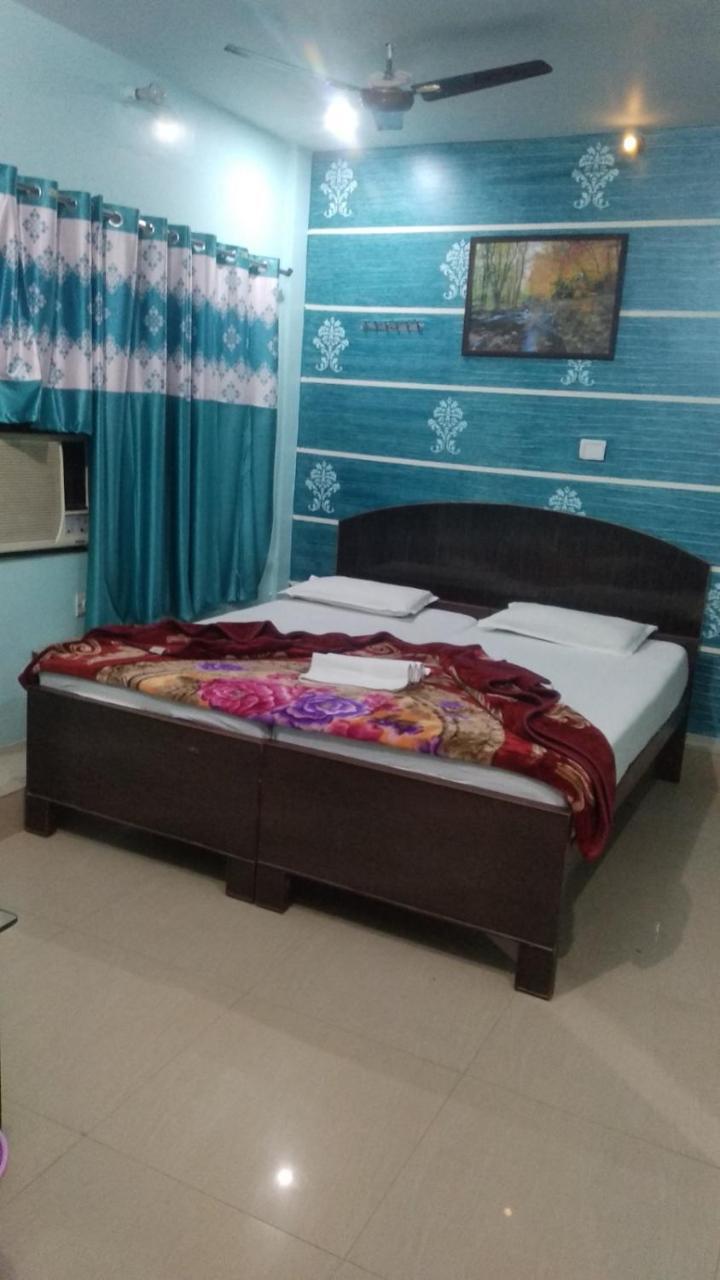 Hotel Giriraj Inn Varanasi Exterior photo