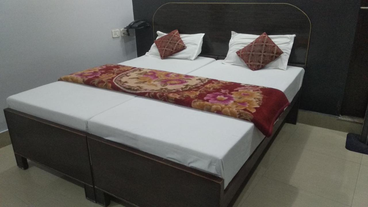Hotel Giriraj Inn Varanasi Exterior photo