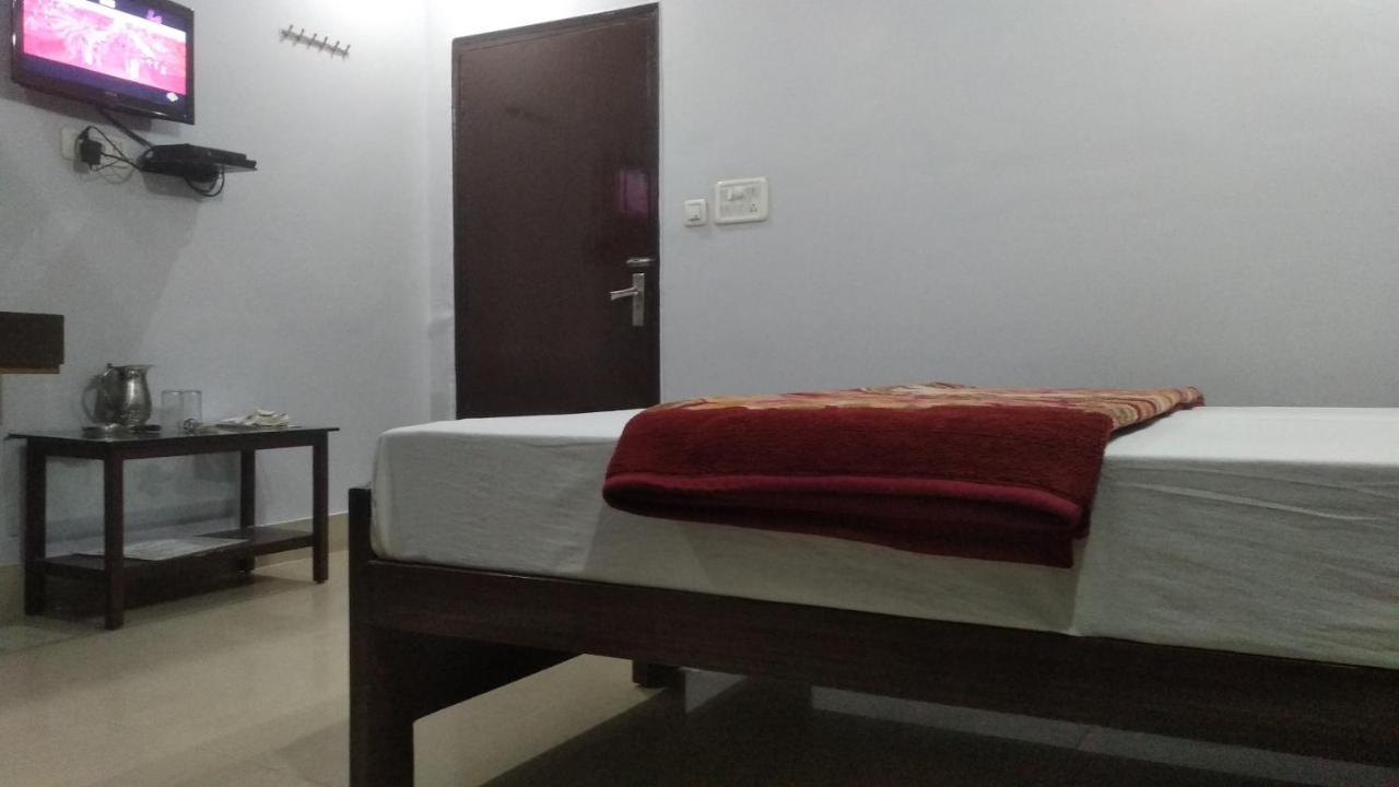 Hotel Giriraj Inn Varanasi Exterior photo