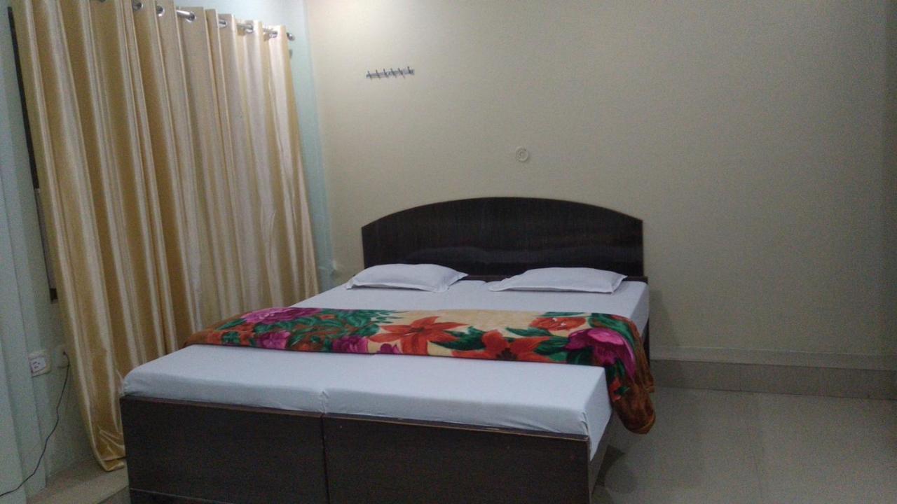 Hotel Giriraj Inn Varanasi Exterior photo