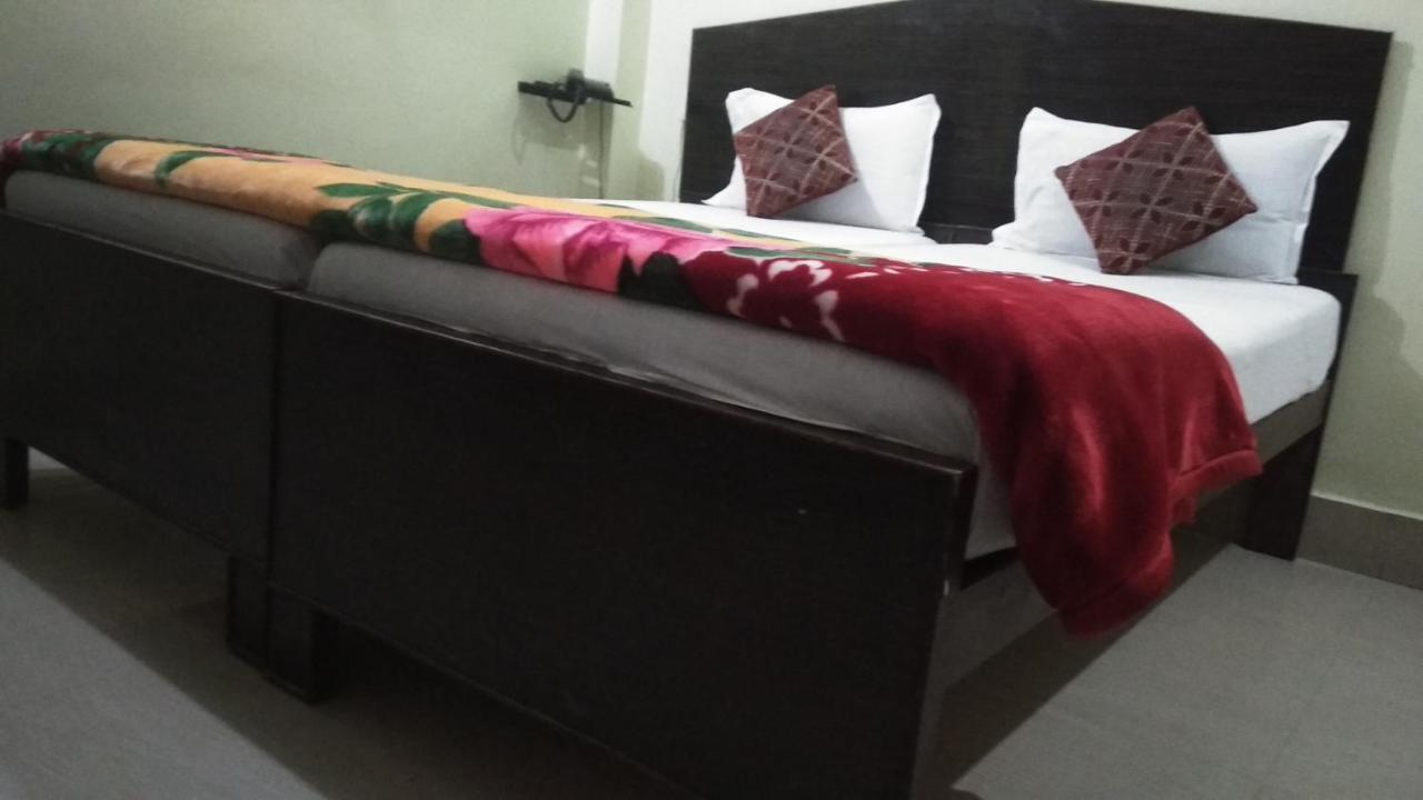 Hotel Giriraj Inn Varanasi Exterior photo