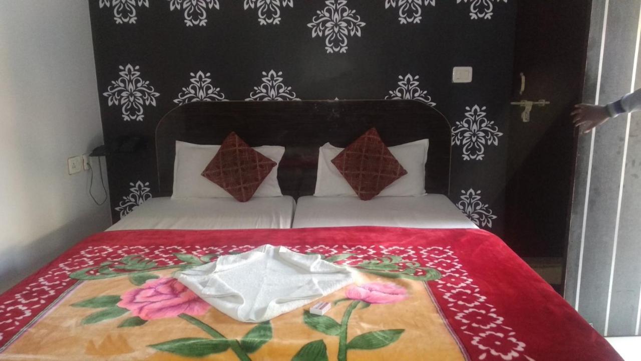 Hotel Giriraj Inn Varanasi Exterior photo