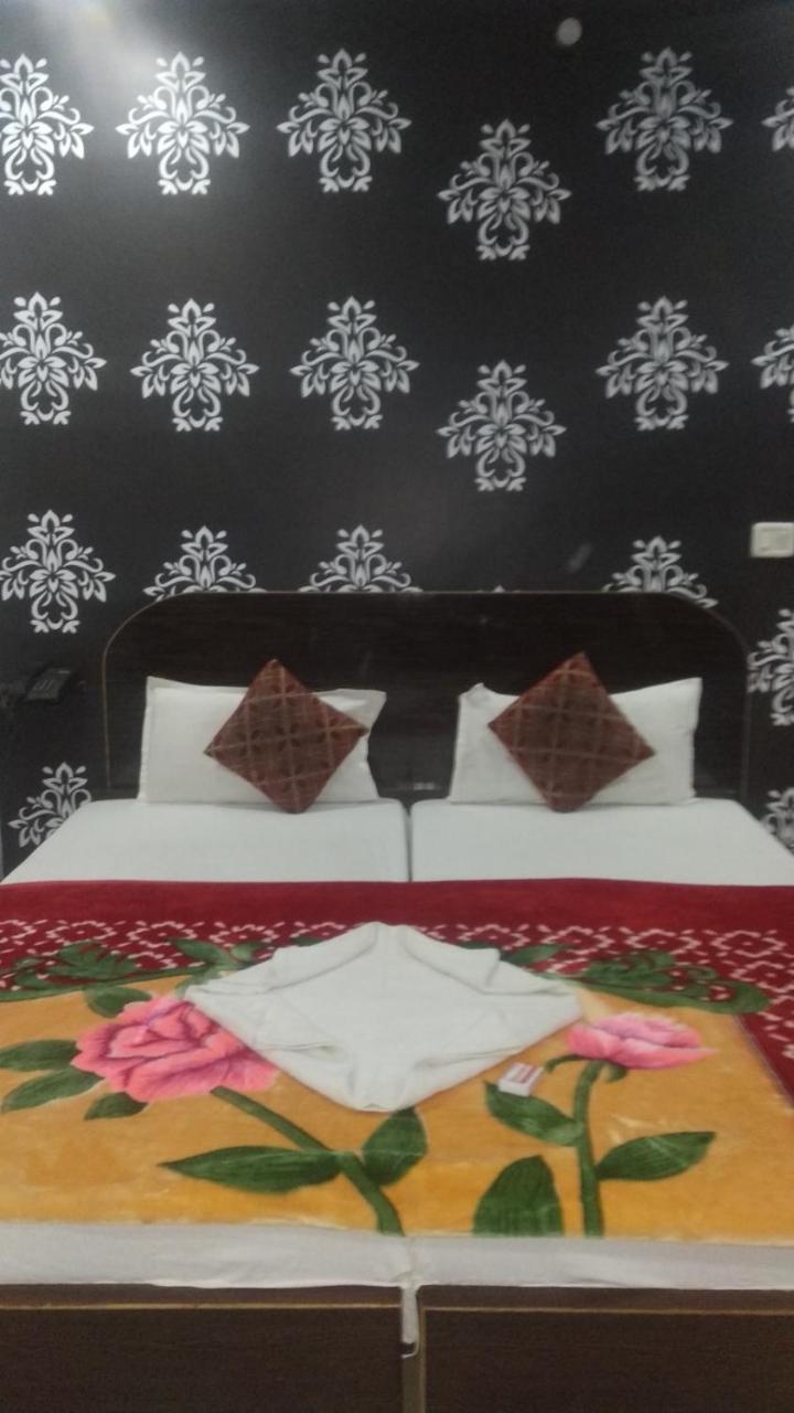 Hotel Giriraj Inn Varanasi Exterior photo