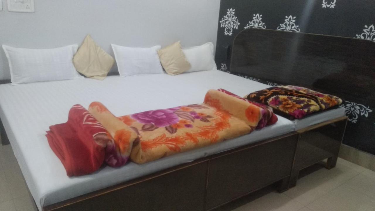 Hotel Giriraj Inn Varanasi Exterior photo