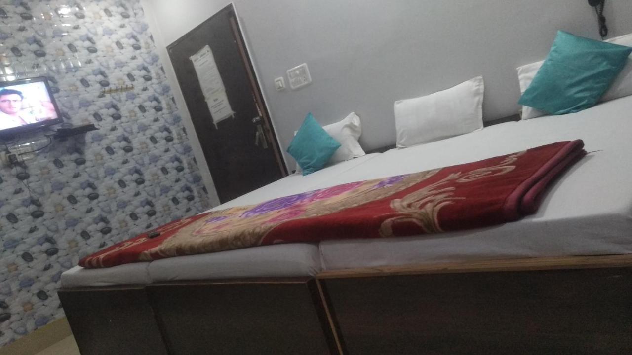 Hotel Giriraj Inn Varanasi Exterior photo