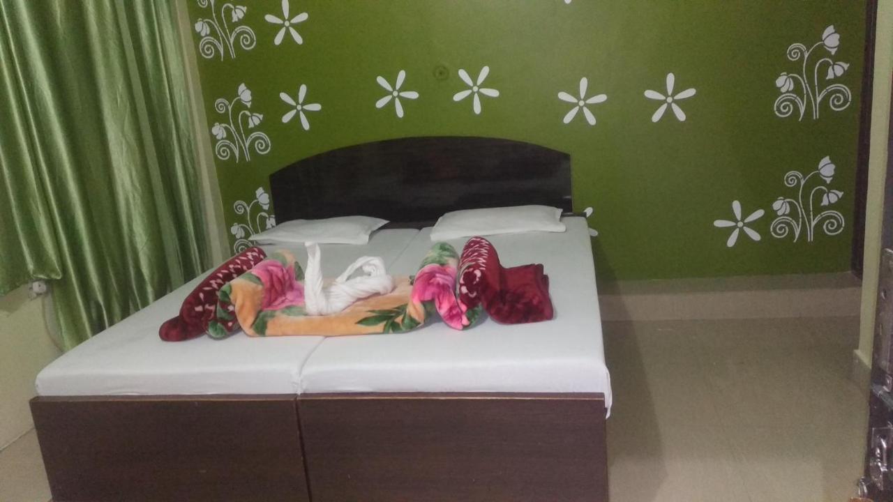 Hotel Giriraj Inn Varanasi Exterior photo